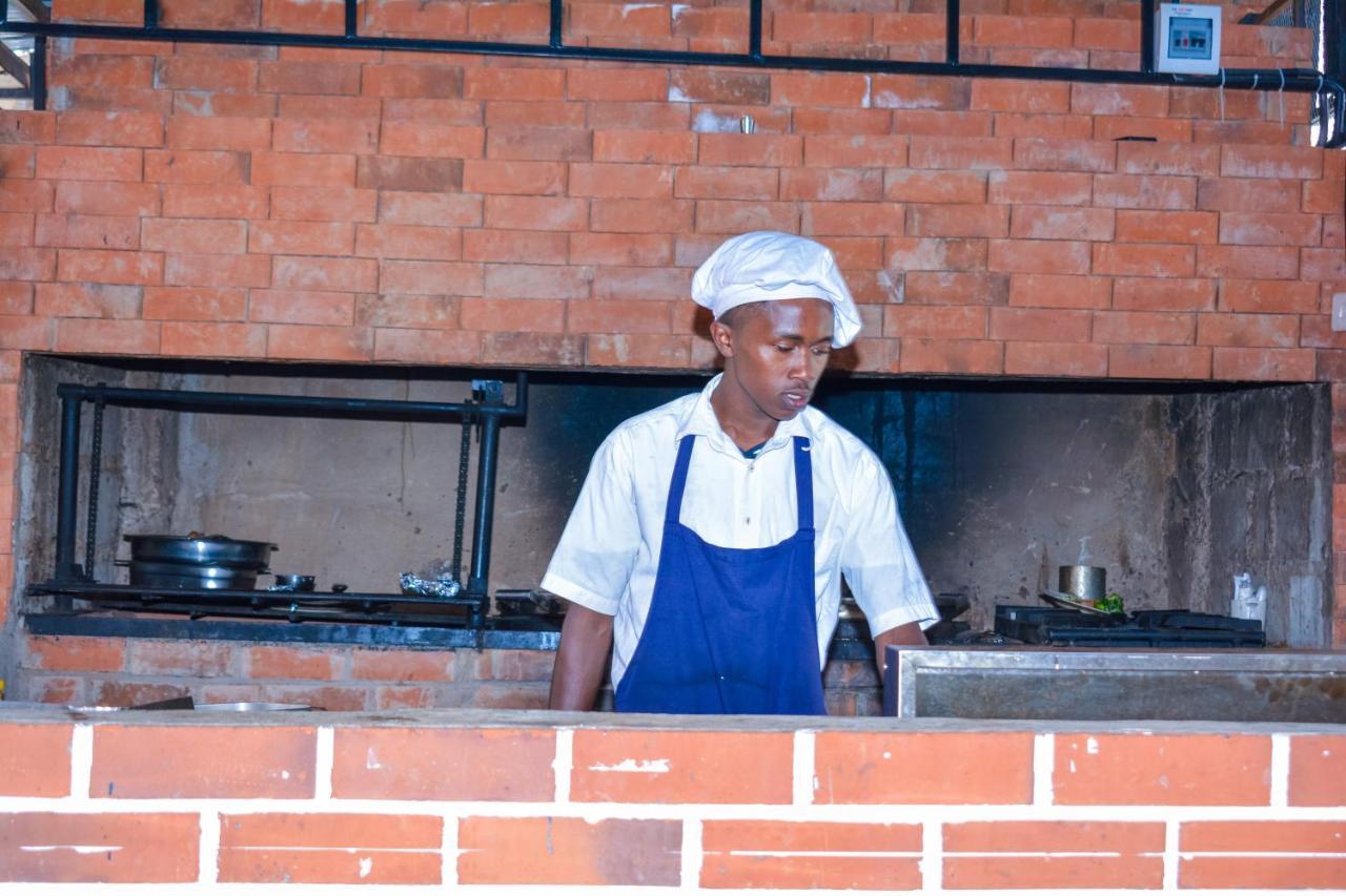 Omega Gardens Hotel Karatina Exterior photo